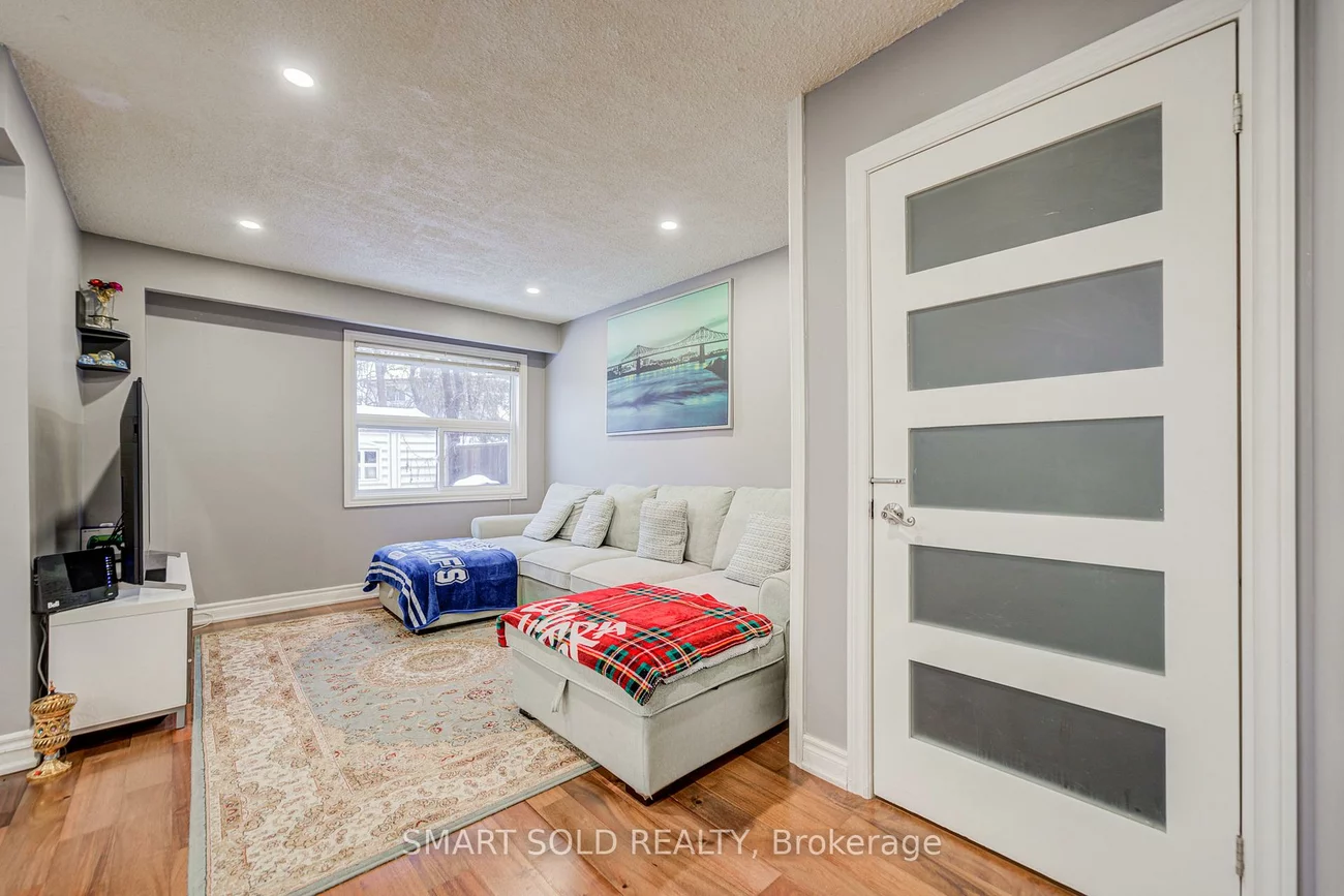 43, Mammoth Hall, Malvern, Toronto