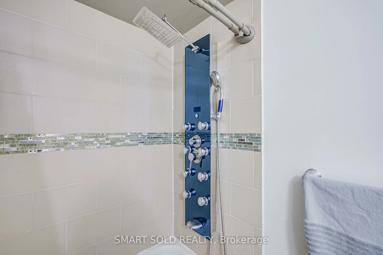 43, Mammoth Hall, Malvern, Toronto