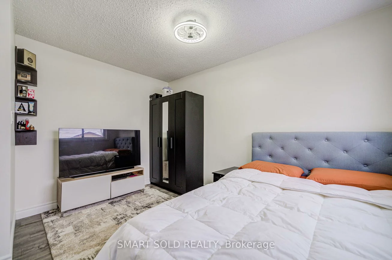 43, Mammoth Hall, Malvern, Toronto