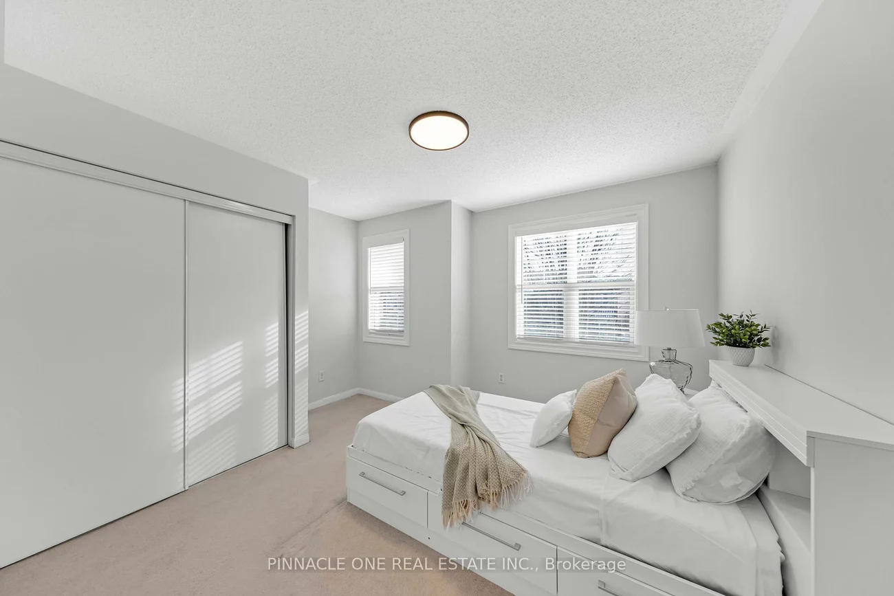 80, Millcar, Rouge E11, Toronto