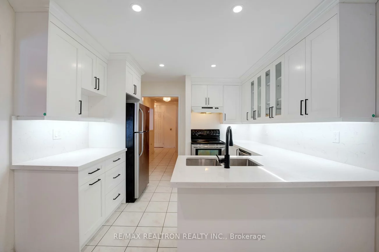 22, Samuel Teitel, Rouge E11, Toronto