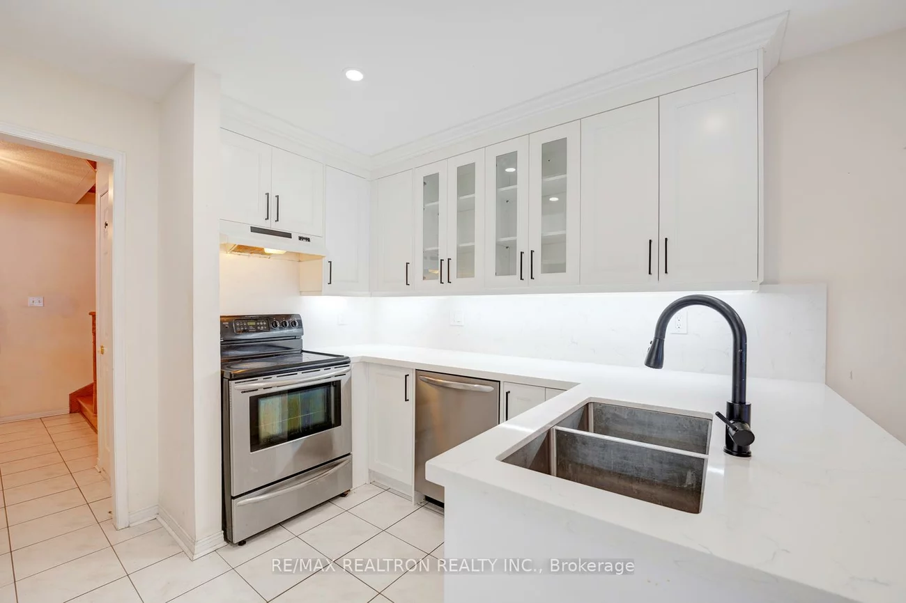 22, Samuel Teitel, Rouge E11, Toronto