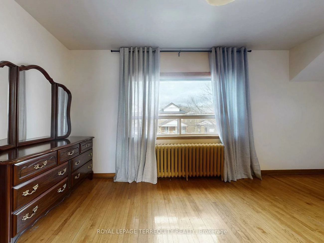 371, Strathmore, Danforth, Toronto