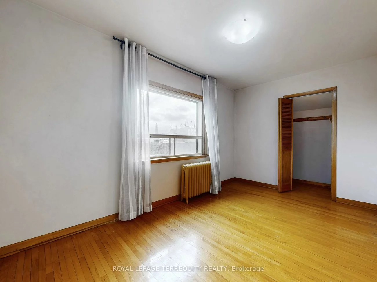 371, Strathmore, Danforth, Toronto