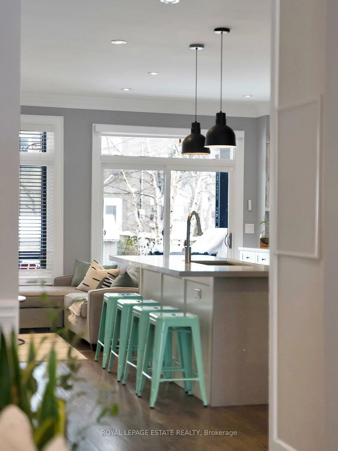 19, Red Deer, Birchcliffe-Cliffside, Toronto