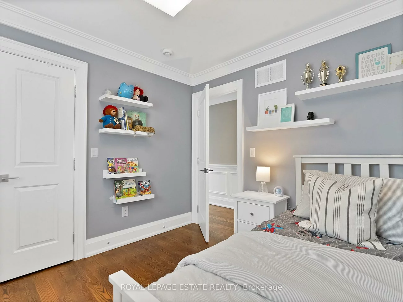 19, Red Deer, Birchcliffe-Cliffside, Toronto