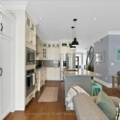 19, Red Deer, Birchcliffe-Cliffside, Toronto