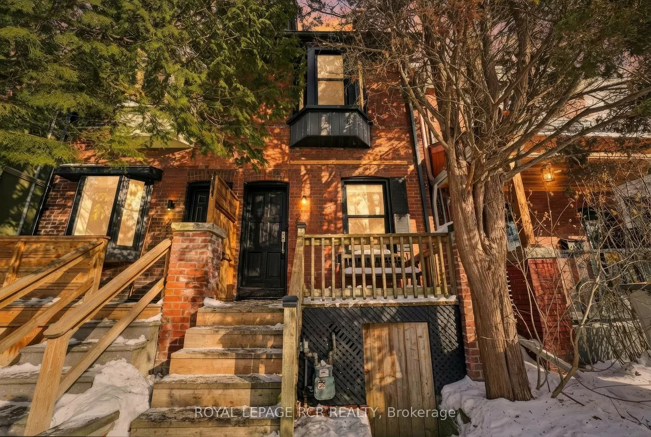257, Rhodes, Greenwood-Coxwell, Toronto