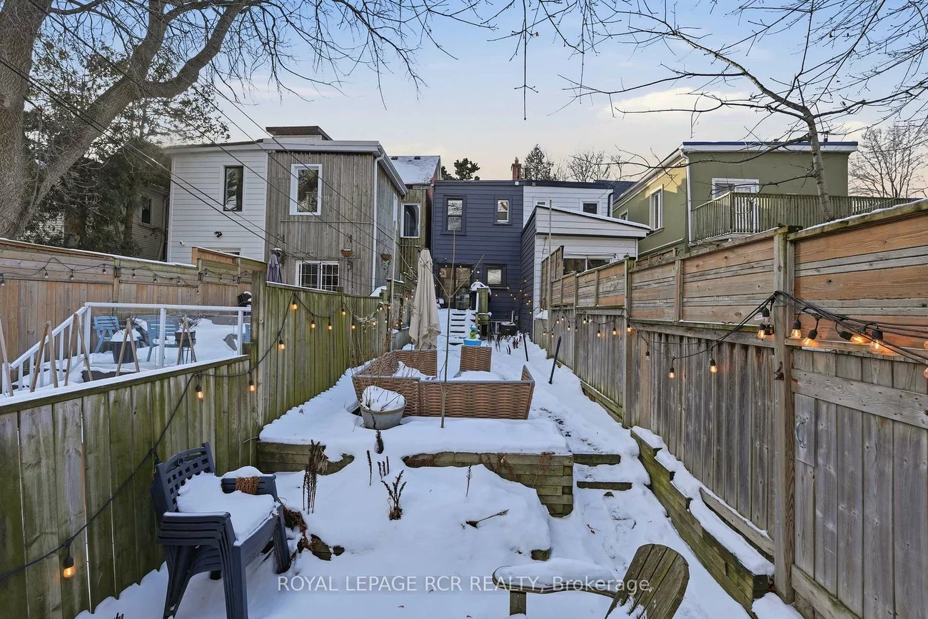 257, Rhodes, Greenwood-Coxwell, Toronto