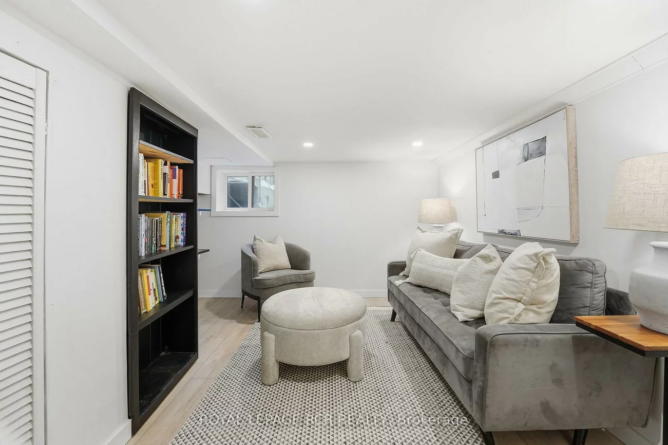 257, Rhodes, Greenwood-Coxwell, Toronto