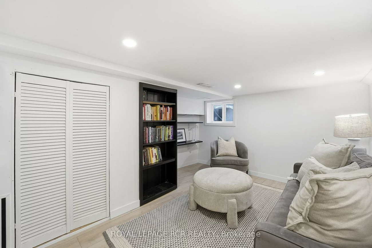 257, Rhodes, Greenwood-Coxwell, Toronto