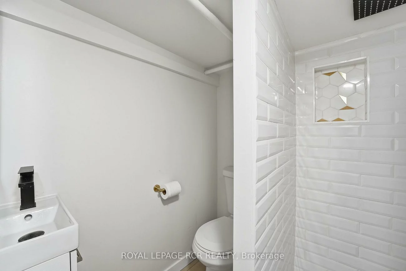 257, Rhodes, Greenwood-Coxwell, Toronto