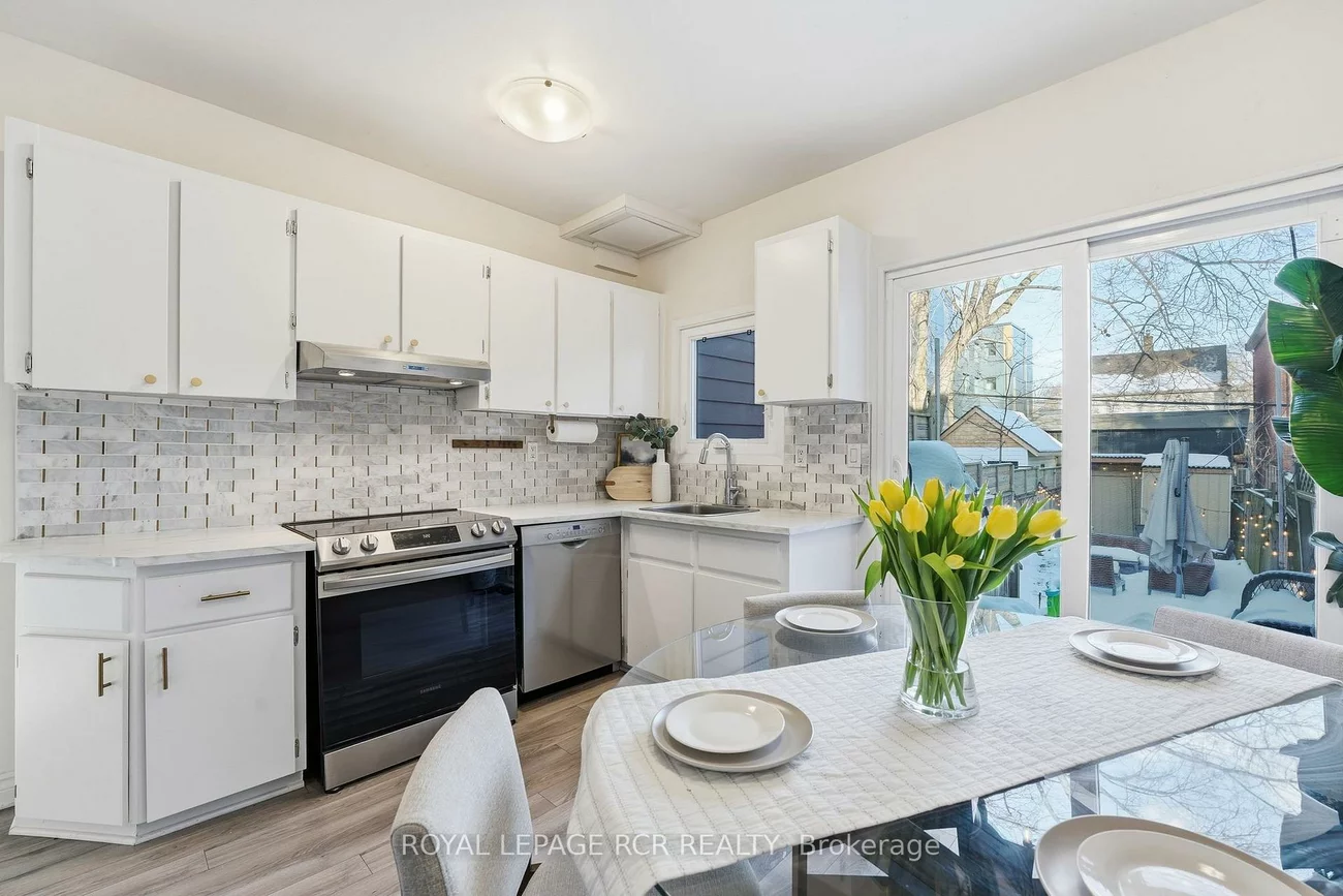 257, Rhodes, Greenwood-Coxwell, Toronto