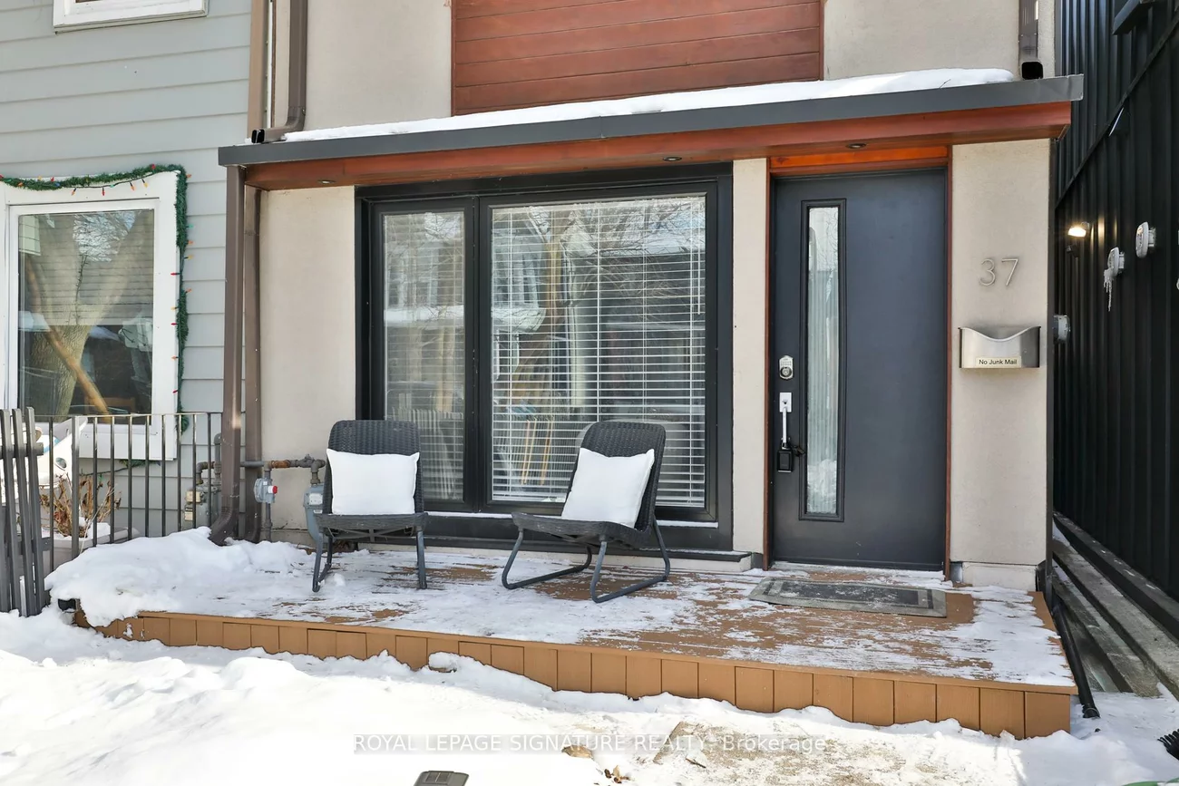 37, Rhodes, Greenwood-Coxwell, Toronto