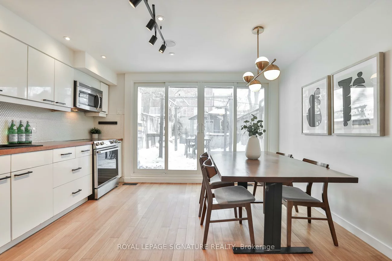 37, Rhodes, Greenwood-Coxwell, Toronto