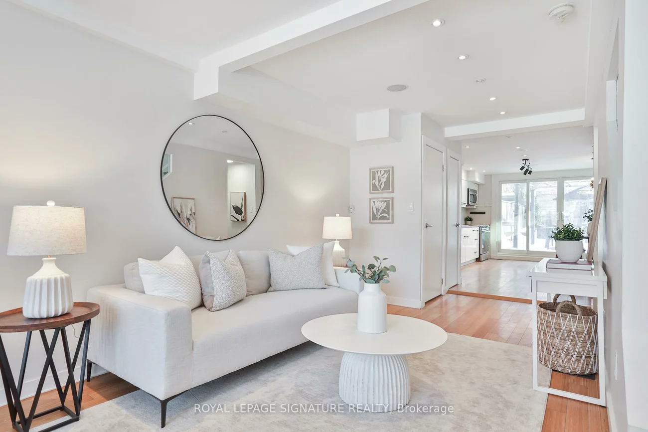 37, Rhodes, Greenwood-Coxwell, Toronto