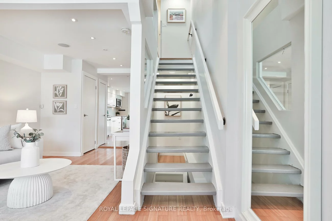 37, Rhodes, Greenwood-Coxwell, Toronto