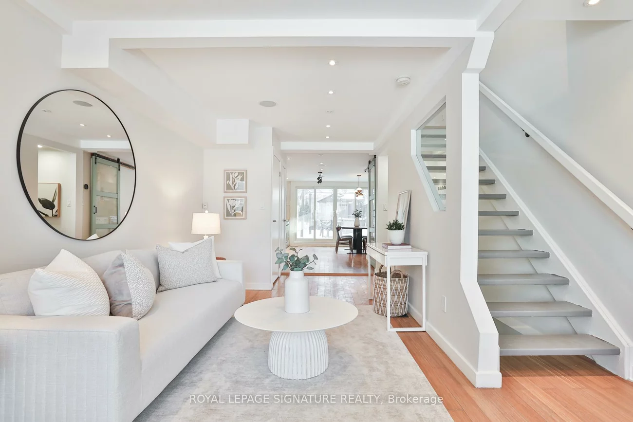 37, Rhodes, Greenwood-Coxwell, Toronto