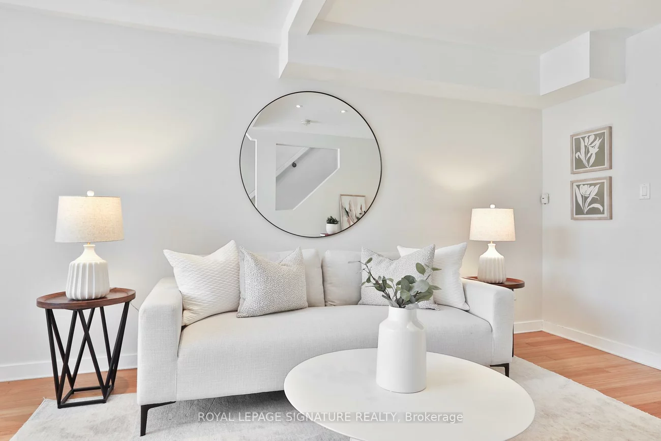 37, Rhodes, Greenwood-Coxwell, Toronto