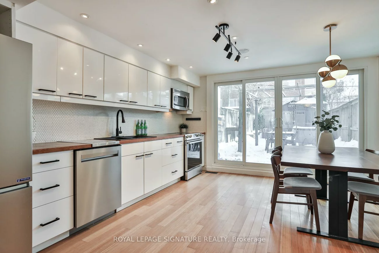 37, Rhodes, Greenwood-Coxwell, Toronto