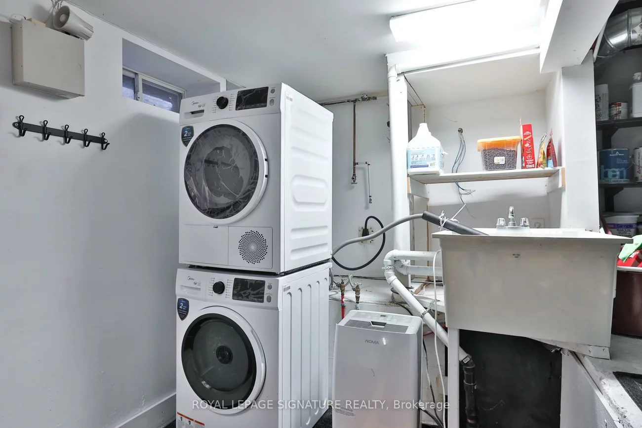 37, Rhodes, Greenwood-Coxwell, Toronto