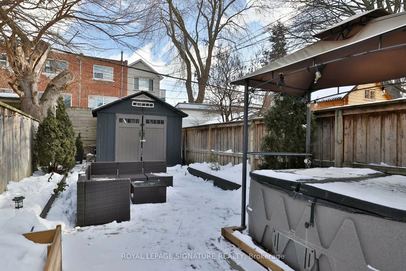 37, Rhodes, Greenwood-Coxwell, Toronto