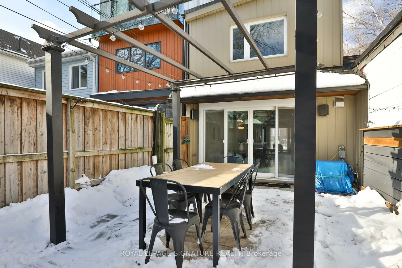 37, Rhodes, Greenwood-Coxwell, Toronto