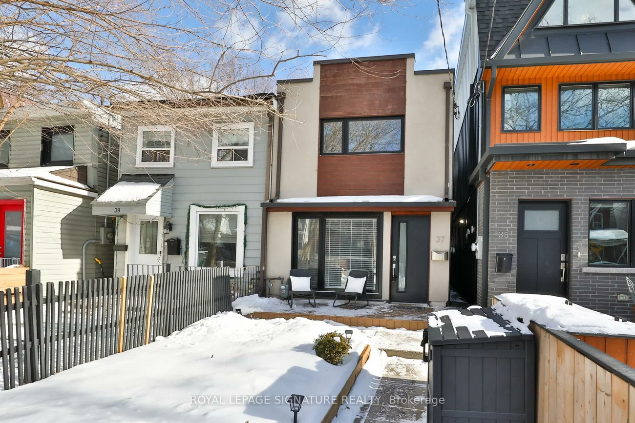 37, Rhodes, Greenwood-Coxwell, Toronto