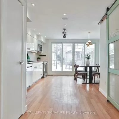 37, Rhodes, Greenwood-Coxwell, Toronto