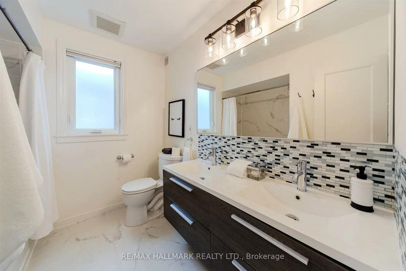 97, Queensdale, Danforth Village-East York, Toronto