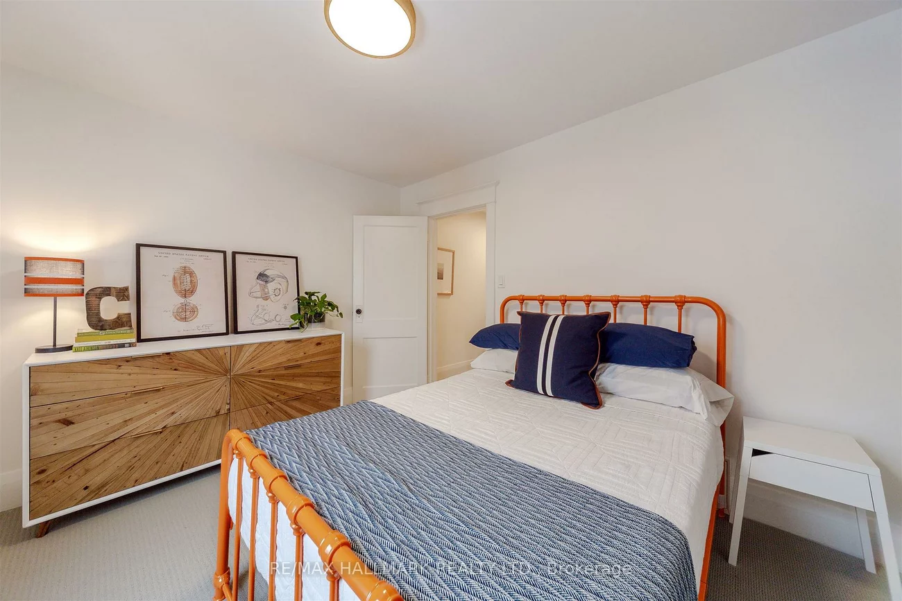 97, Queensdale, Danforth Village-East York, Toronto