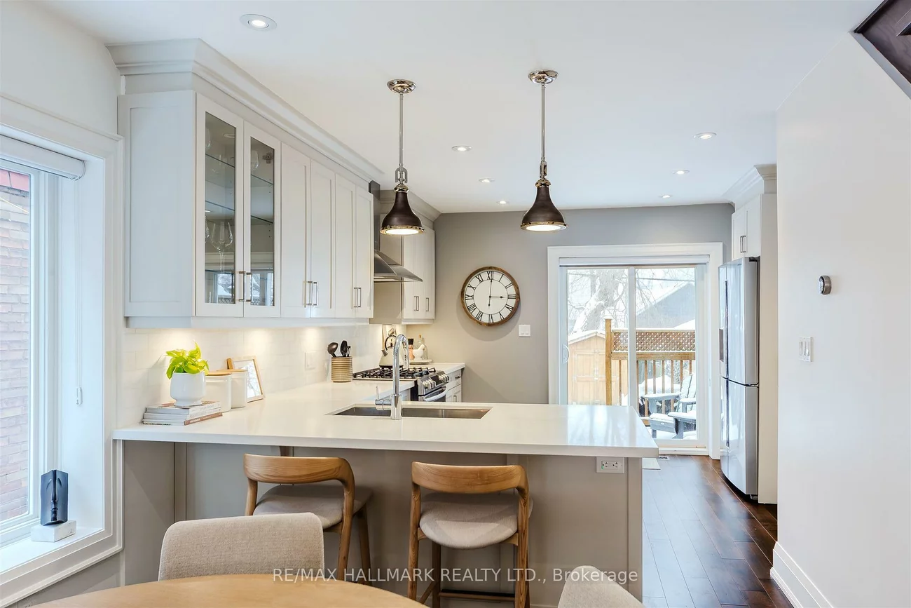 97, Queensdale, Danforth Village-East York, Toronto