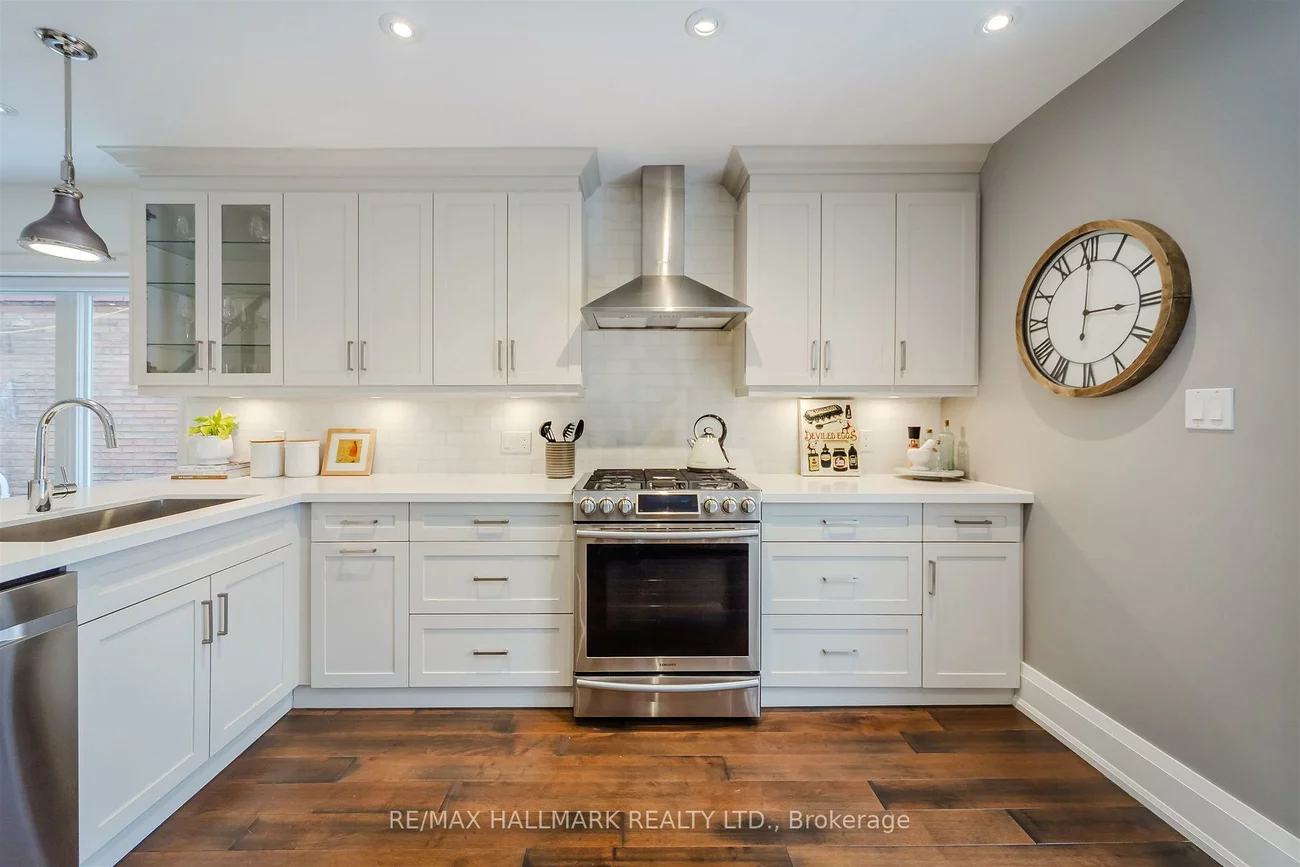 97, Queensdale, Danforth Village-East York, Toronto