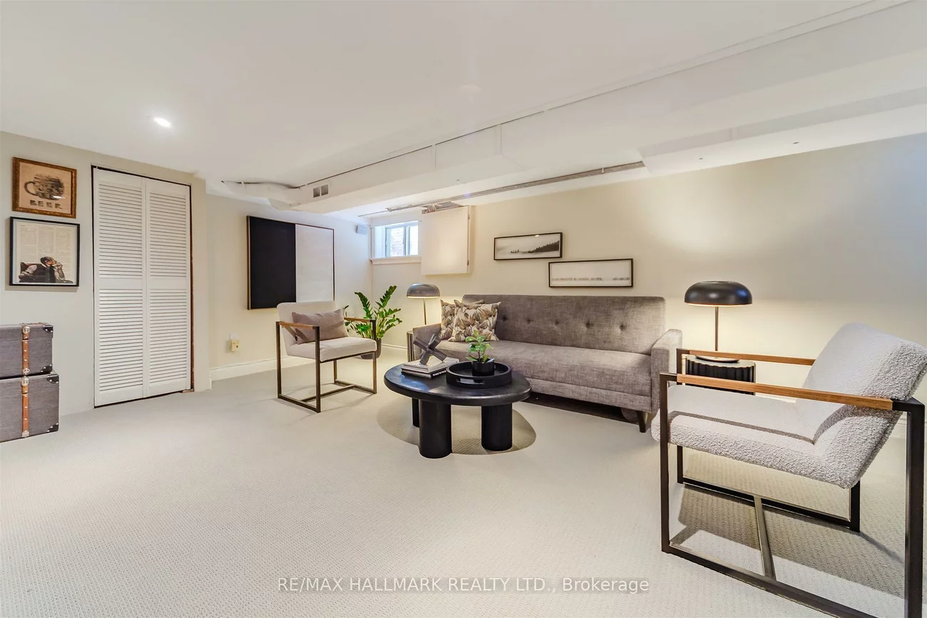 97, Queensdale, Danforth Village-East York, Toronto