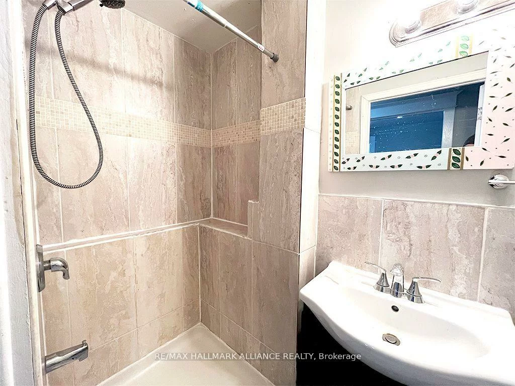 67, Claremore, Birchcliffe-Cliffside, Toronto