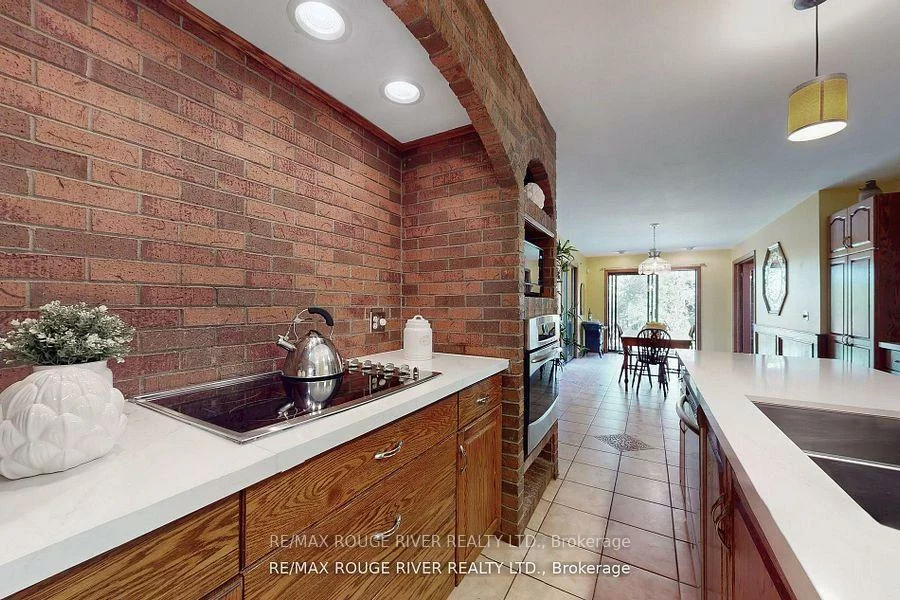 300, Taylor, Rouge E10, Toronto