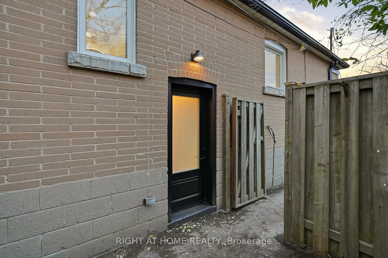 162, Tower, Wexford-Maryvale, Toronto