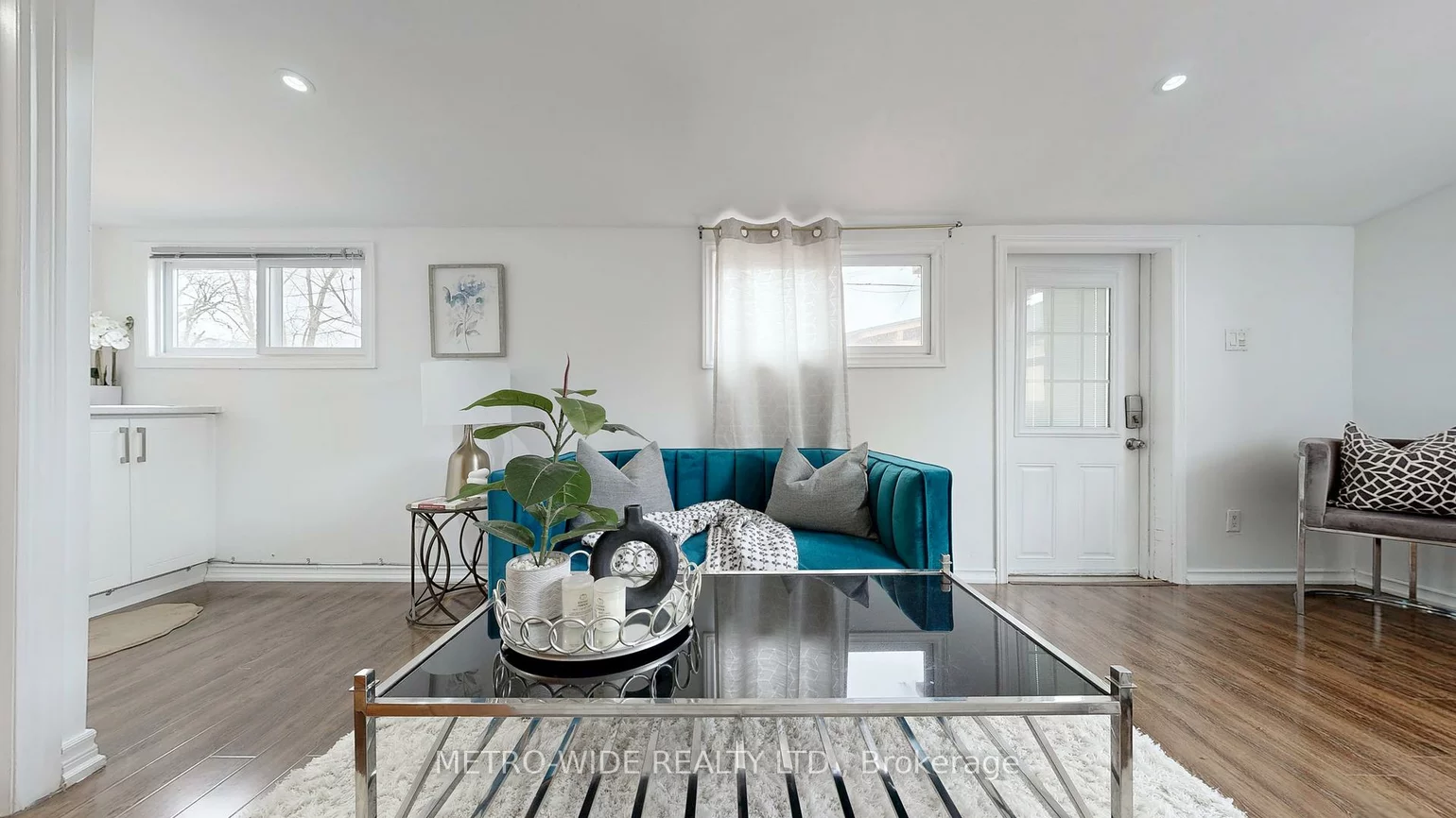 34, Merrian, Kennedy Park, Toronto