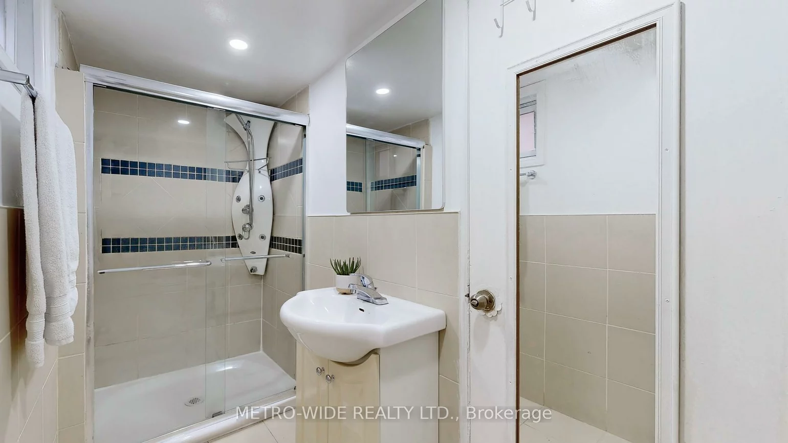 34, Merrian, Kennedy Park, Toronto