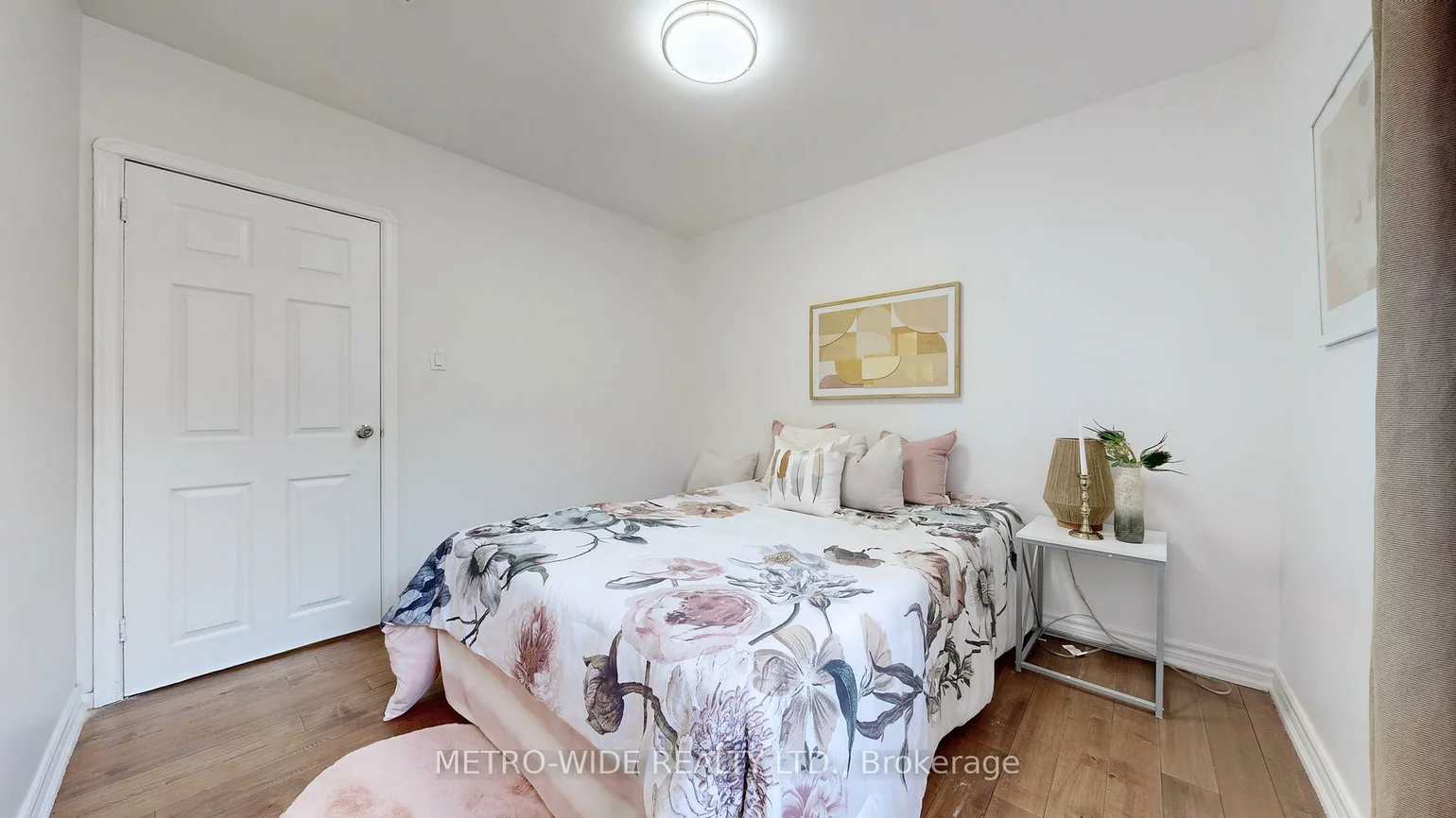 34, Merrian, Kennedy Park, Toronto