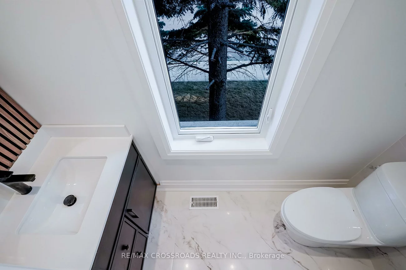 108, Park, Birchcliffe-Cliffside, Toronto