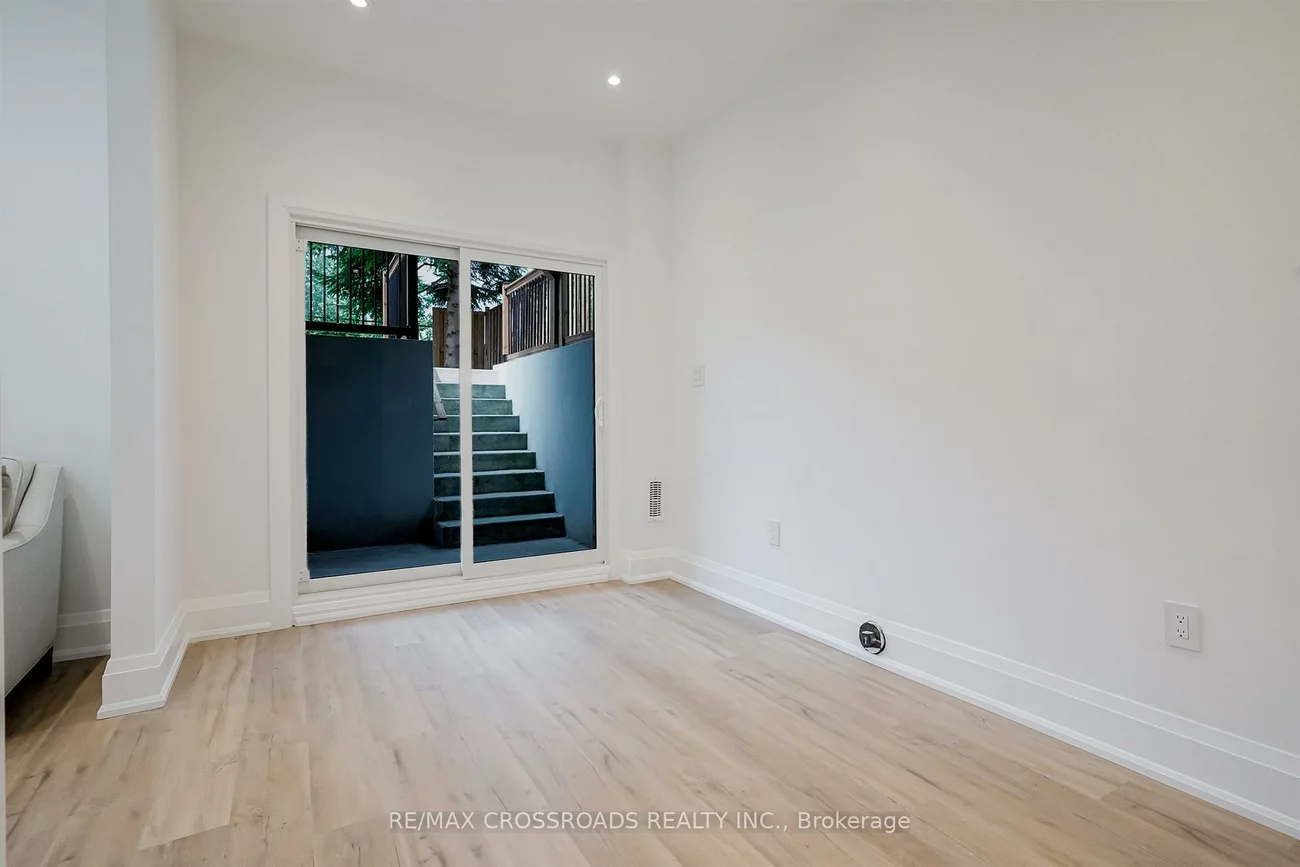 108, Park, Birchcliffe-Cliffside, Toronto