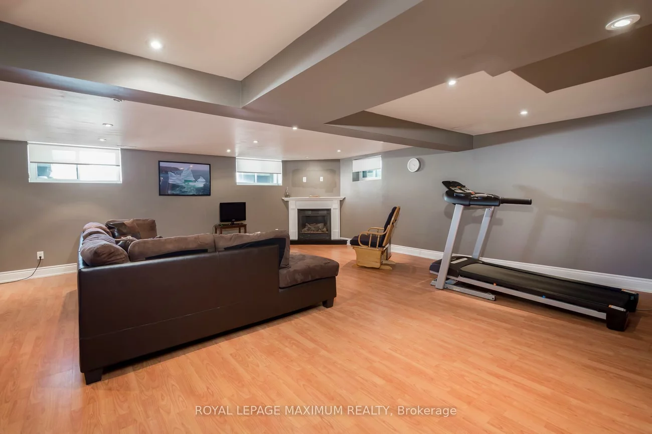 33, Alice, Wexford-Maryvale, Toronto