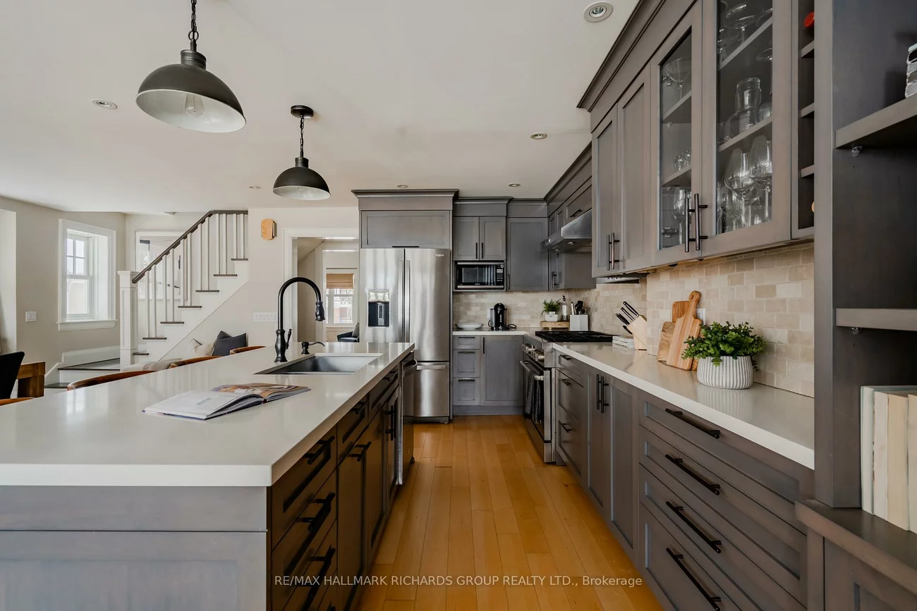 45, Courcelette, Birchcliffe-Cliffside, Toronto