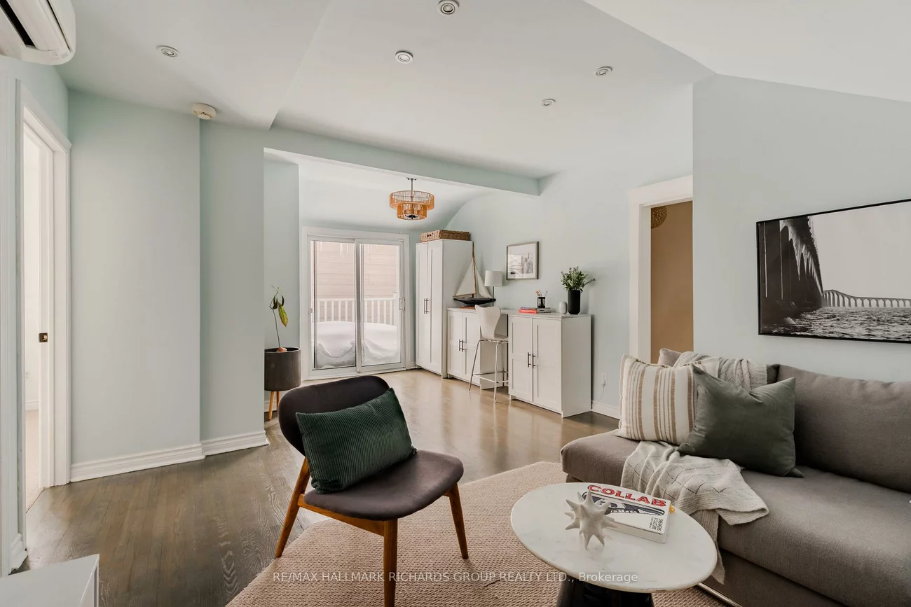 45, Courcelette, Birchcliffe-Cliffside, Toronto