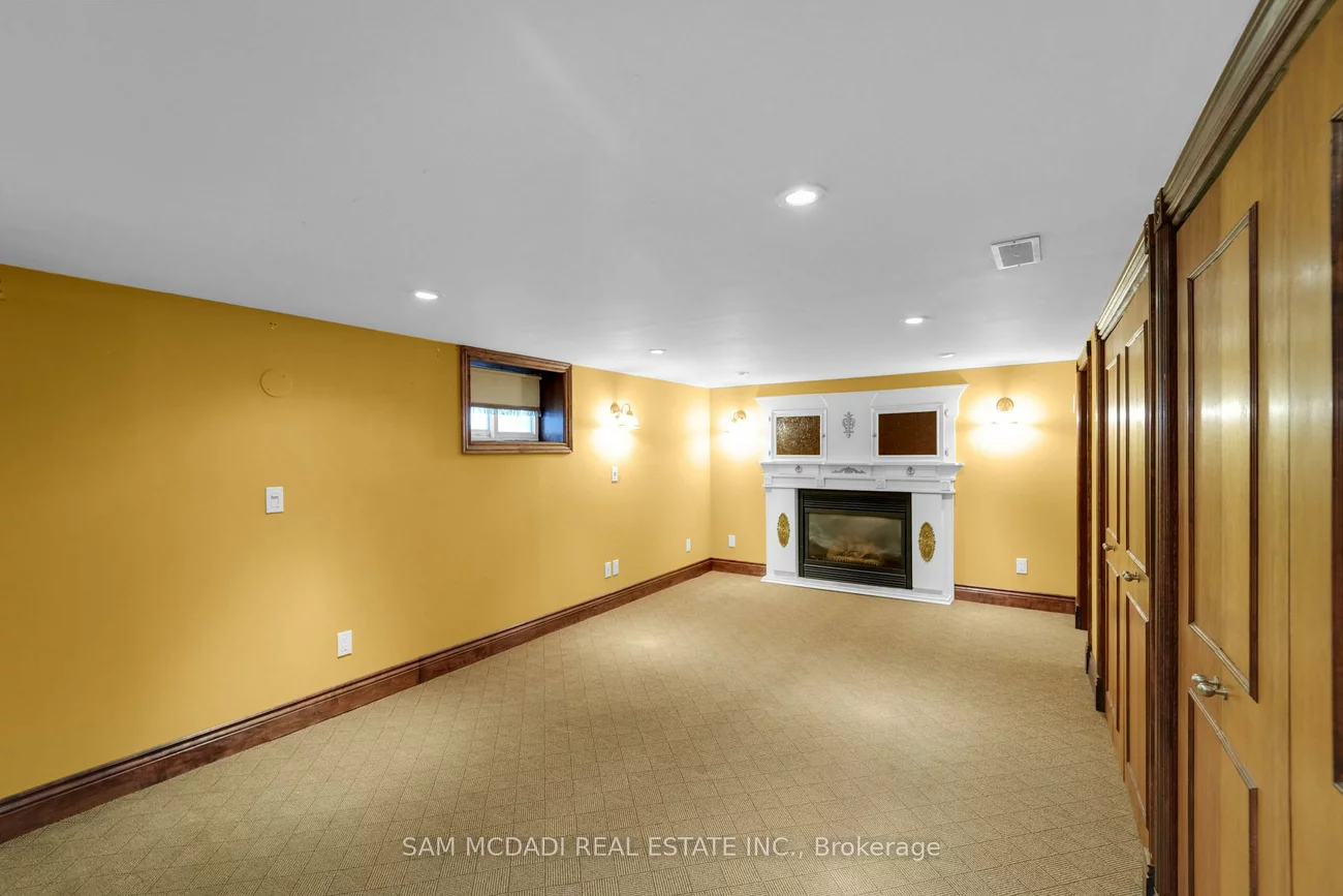 319, Cosburn, Danforth Village-East York, Toronto