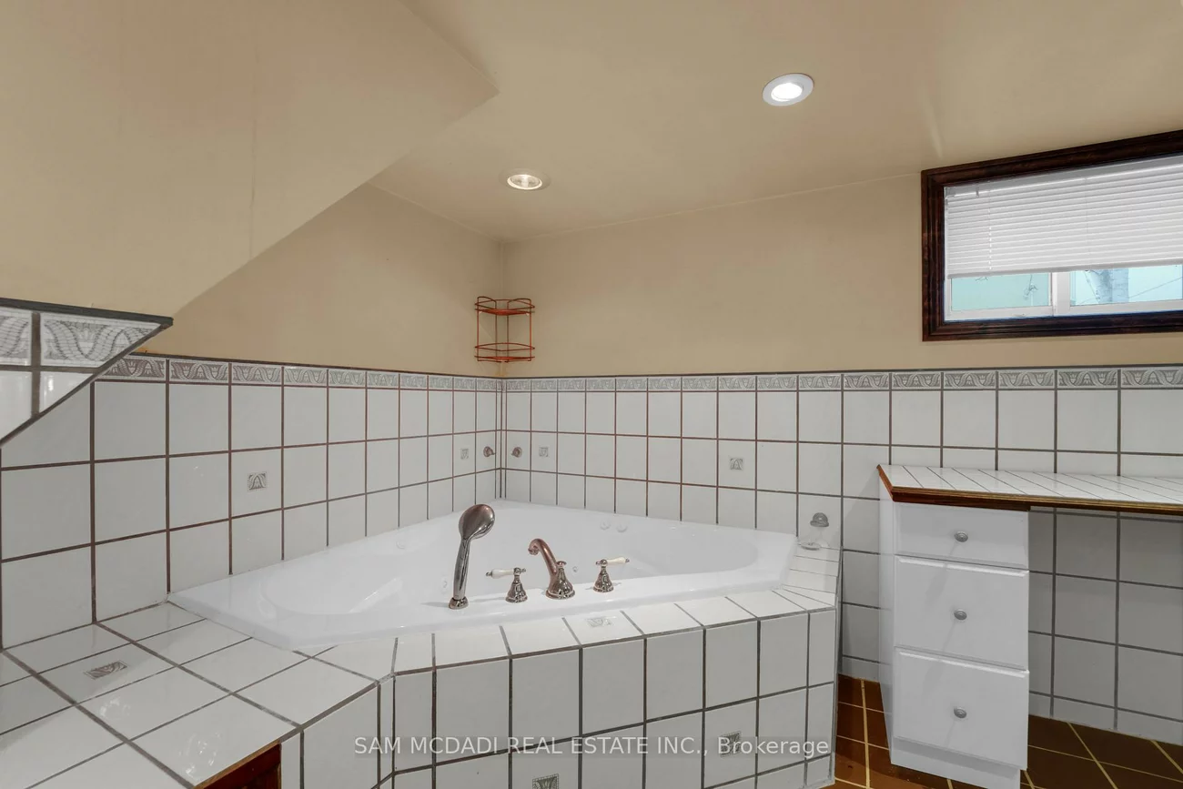 319, Cosburn, Danforth Village-East York, Toronto