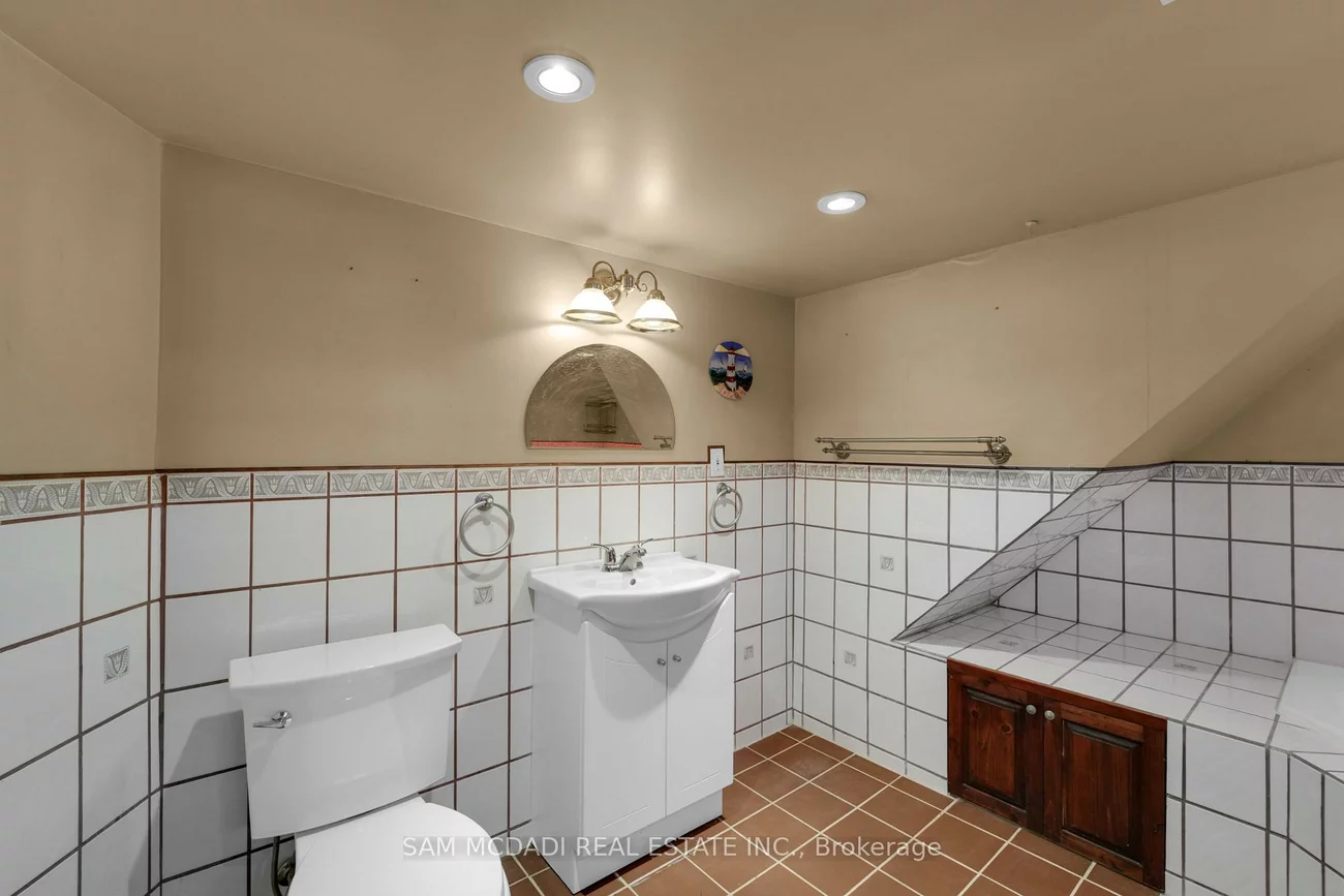 319, Cosburn, Danforth Village-East York, Toronto