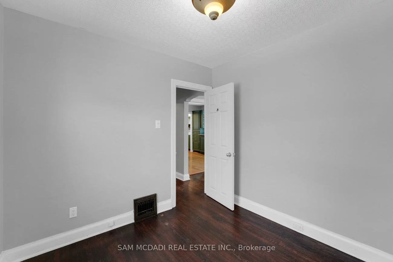 319, Cosburn, Danforth Village-East York, Toronto