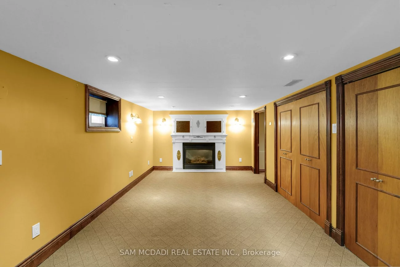 319, Cosburn, Danforth Village-East York, Toronto